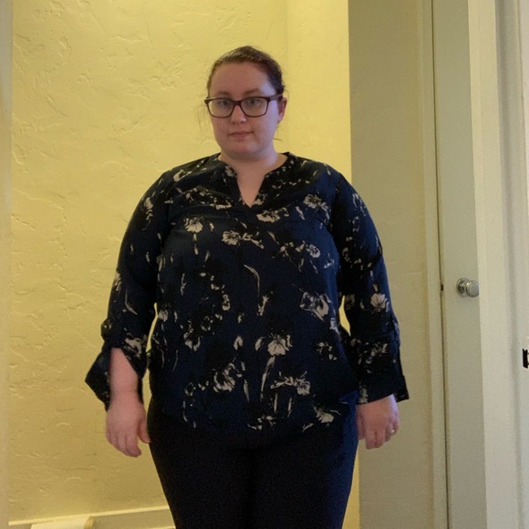 Simply Vera Vera Wang Navy Floral Blouse Size L - Picture 2 of 13